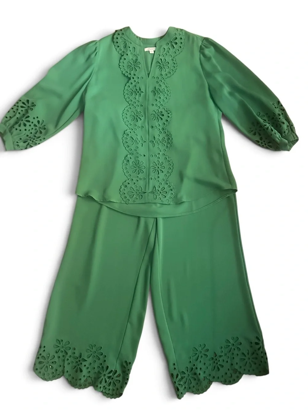 Chico’s NWT Green Eyelet Blouse & Wide Leg Pants 2 Pc Set Size 1.5 / 10